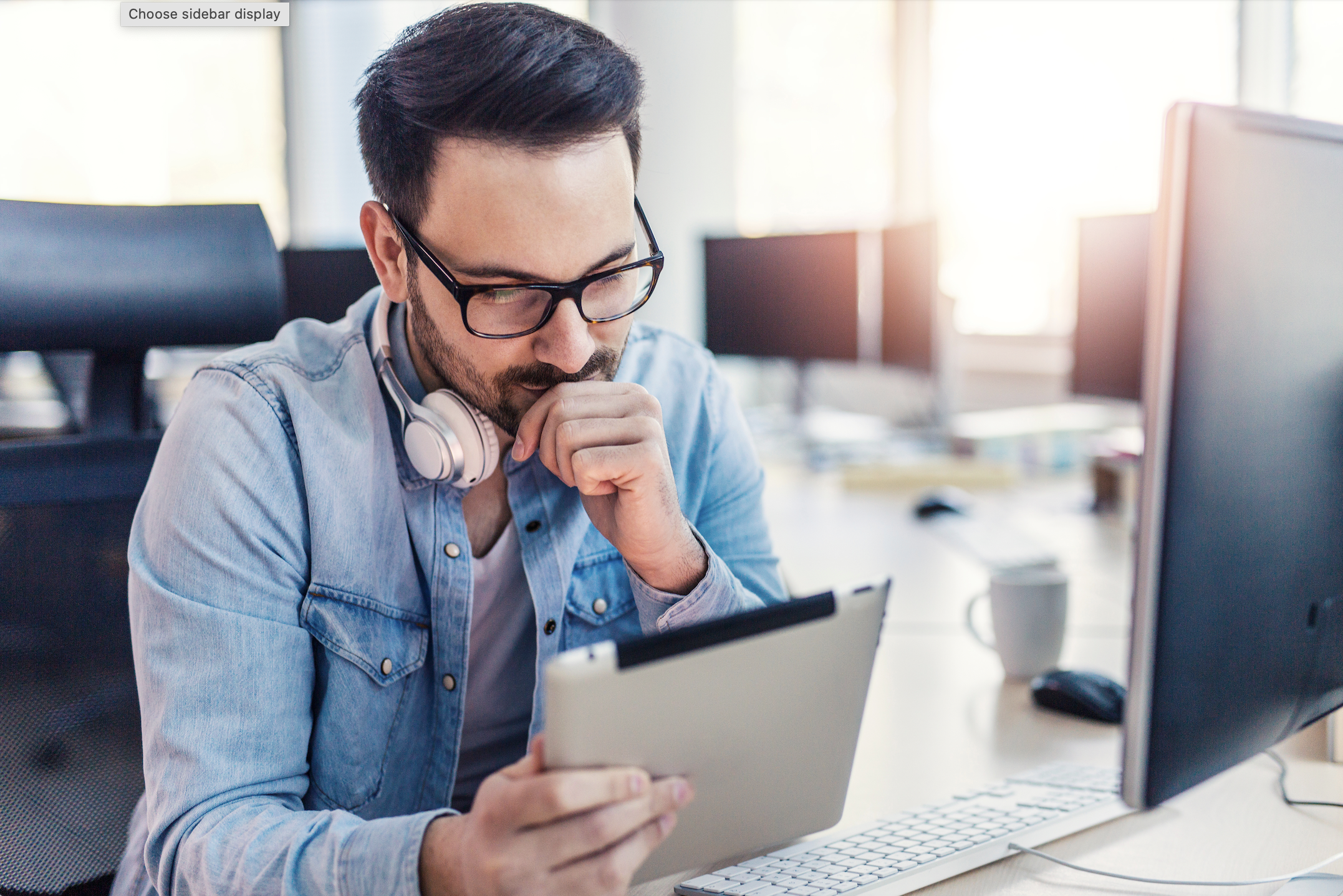 man reading an article on his computer about the ftc data privacy announcement